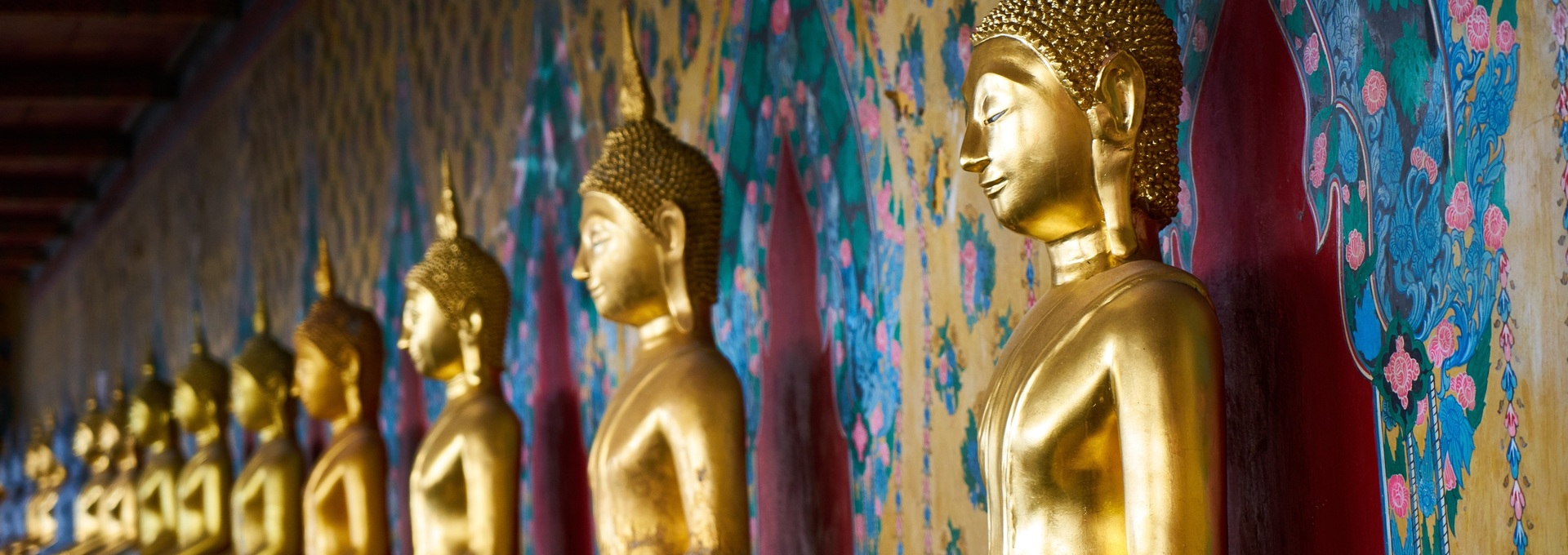 Buddha Statuen in einem Tempel in Thailand Buddha Statuen in einem Tempel in Thailand