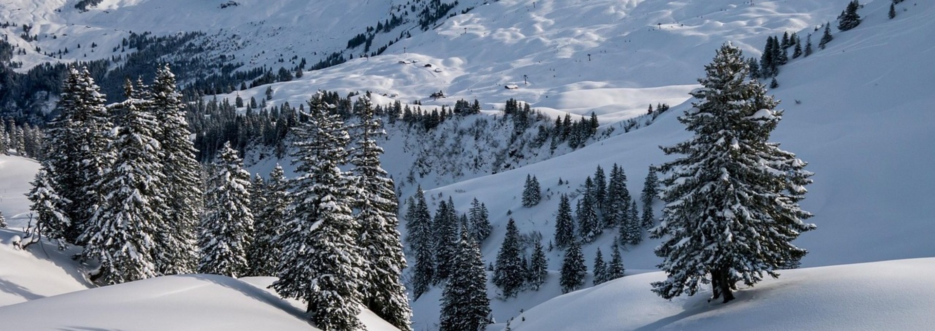 Verschneite Berge in Österreich