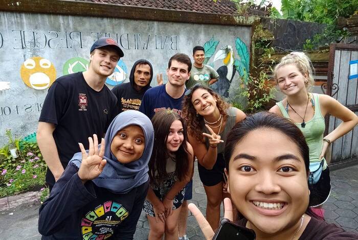 Volunteer-Gruppenfoto in der Auffangstation Volunteer-Gruppenfoto in der Auffangstation