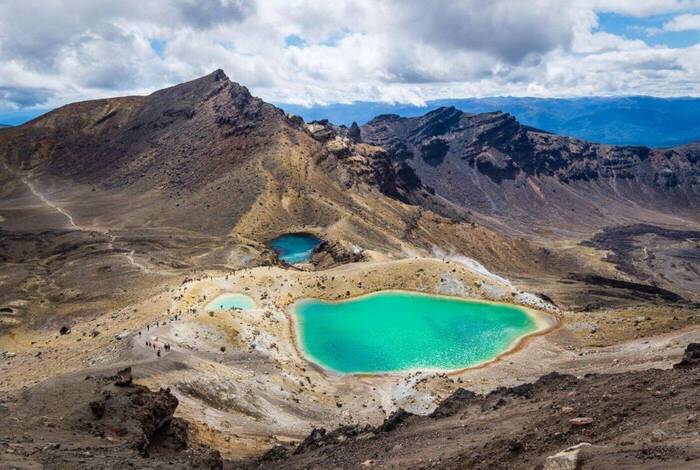 Walk New Zealand's Tongariro Crossing Walk New Zealand's Tongariro Crossing