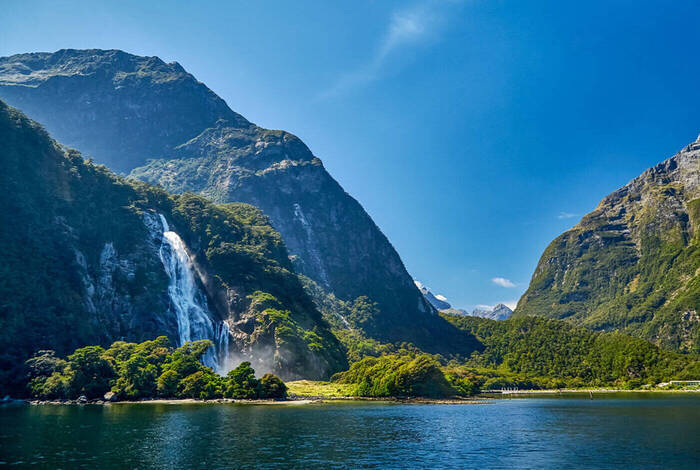 Walk New Zealand's Fiordland National Park Walk New Zealand's Fiordland National Park