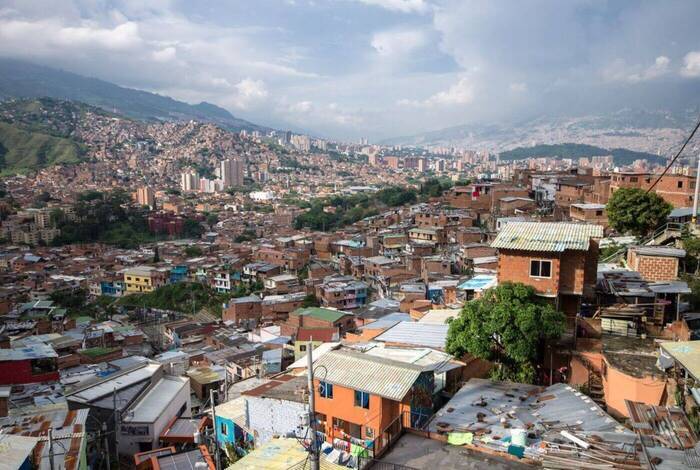 18 to 35s Essential Colombia