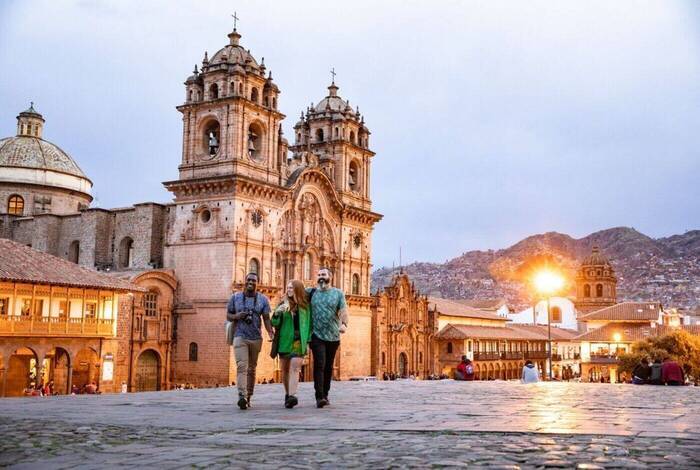 Sacred Land of the Incas Sacred Land of the Incas