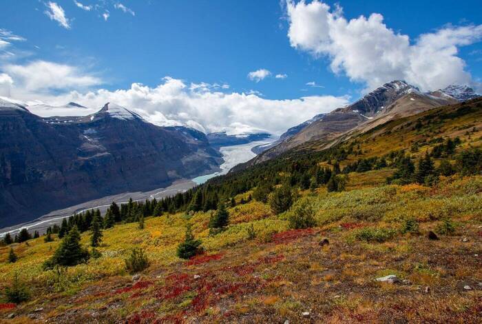 Hiking in the Canadian Rockies Hiking in the Canadian Rockies