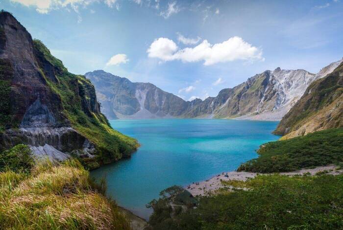 The Philippines: Mountains & Islands The Philippines: Mountains & Islands