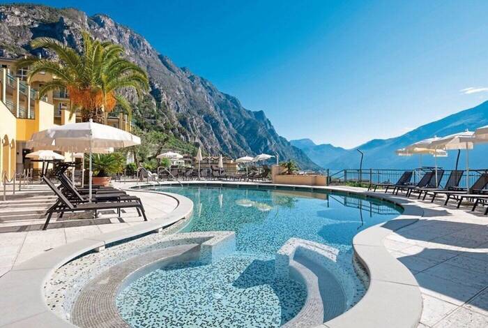 Hotel Cristina *** | nur Hotel | Gardasee | Familie (2 Erw. + 2 Kinder) Hotel Cristina *** | nur Hotel | Gardasee | Familie (2 Erw. + 2 Kinder)