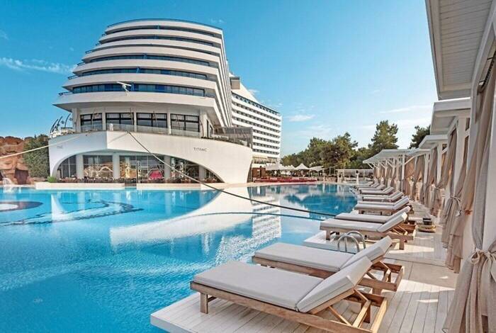 Titanic Deluxe Lara ***** |Familie (2 Erw. + 2 Kinder) | Antalya-Lara Titanic Deluxe Lara ***** |Familie (2 Erw. + 2 Kinder) | Antalya-Lara